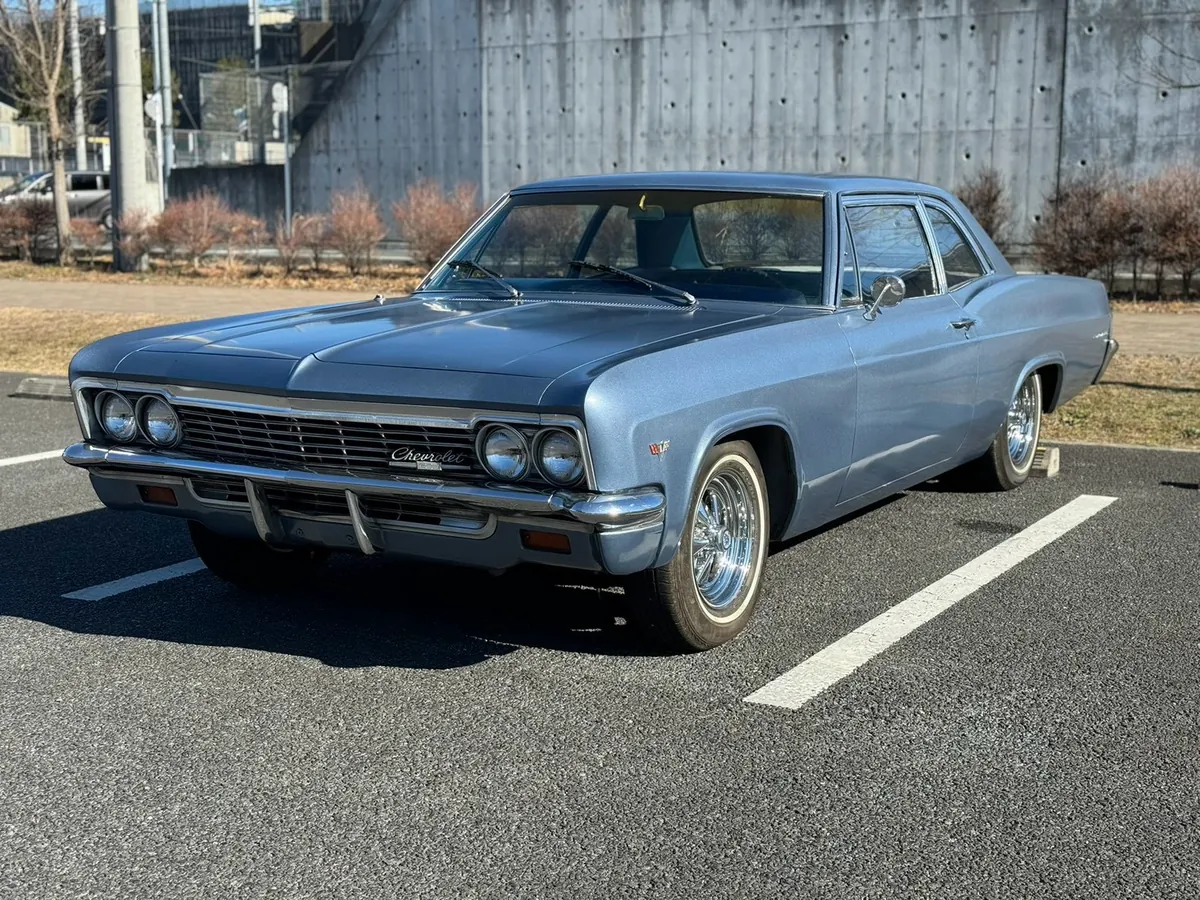 Chevrolet Impala（ブルー / 2ドア）