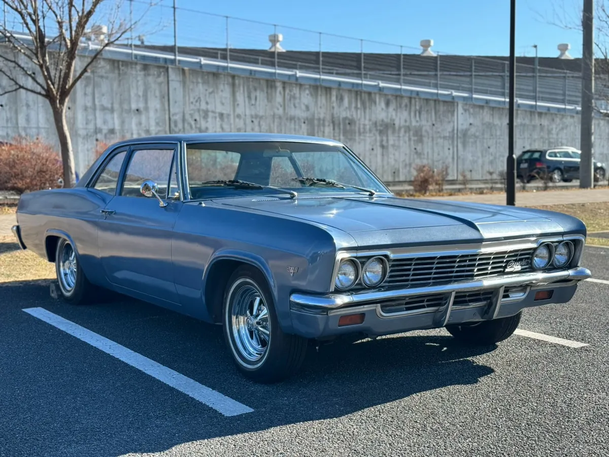 Chevrolet Impala（ブルー / 2ドア）