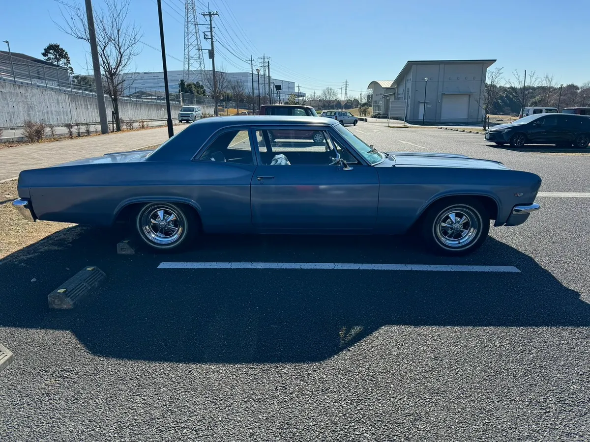 Chevrolet Impala（ブルー / 2ドア）