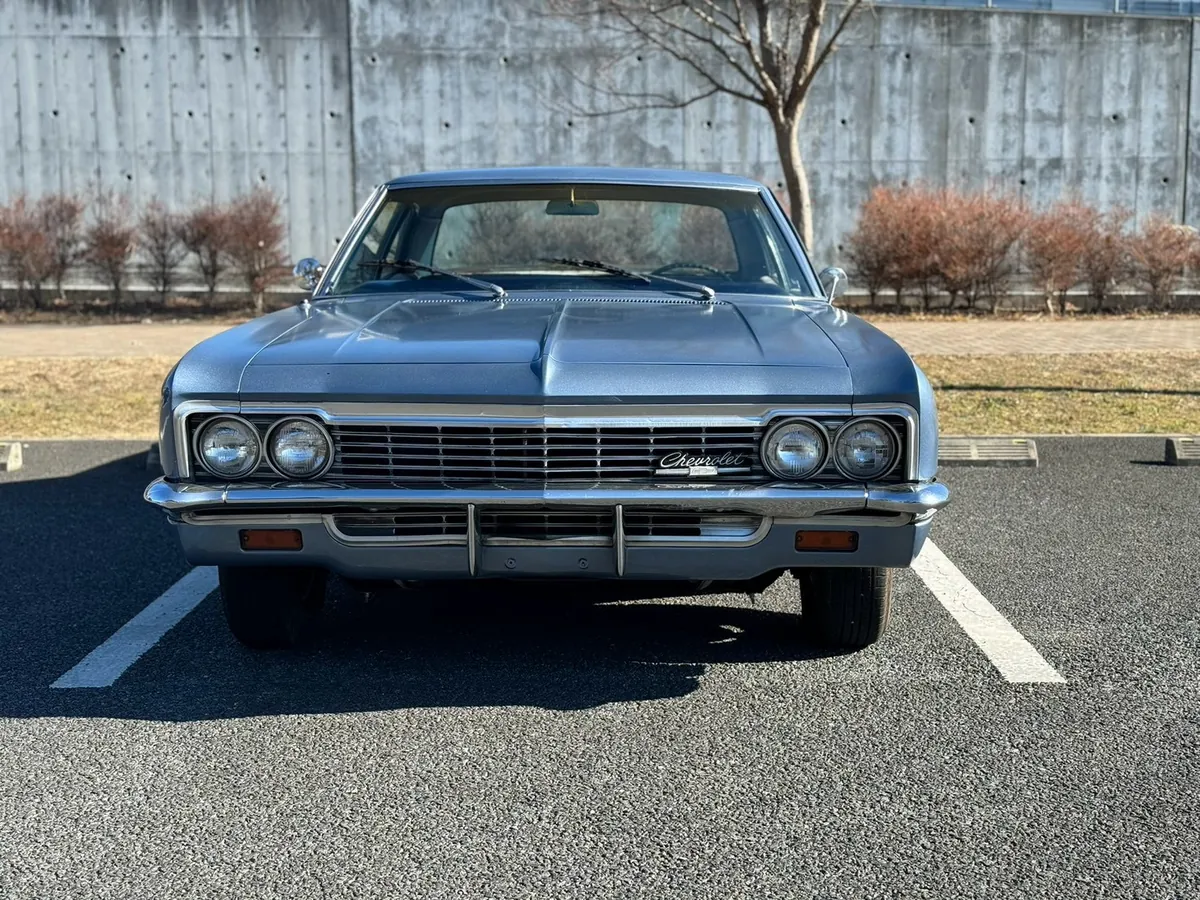 Chevrolet Impala（ブルー / 2ドア）