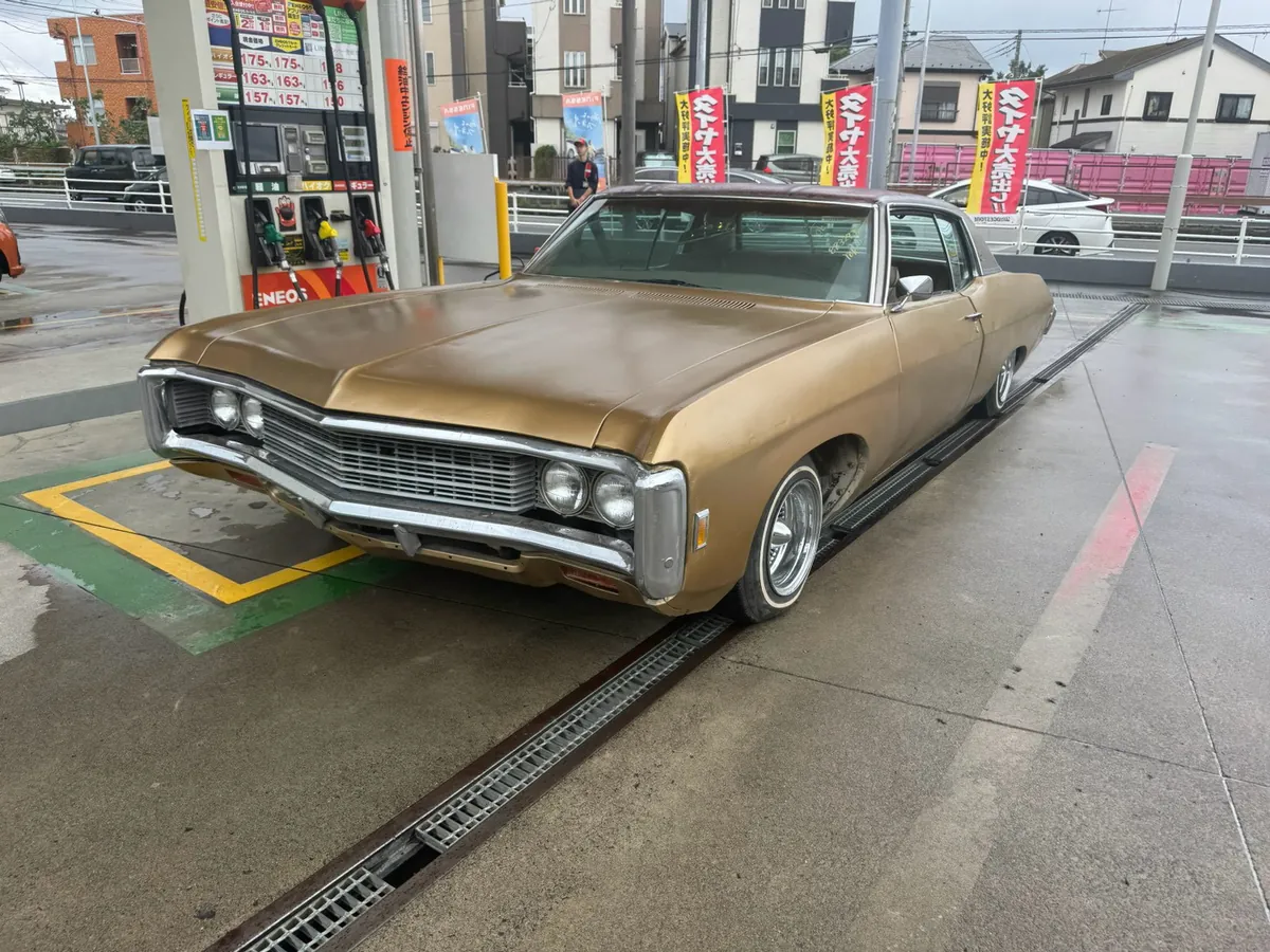 Chevrolet Impala Custom Coupe（ゴールド / 2ドアクーペ）