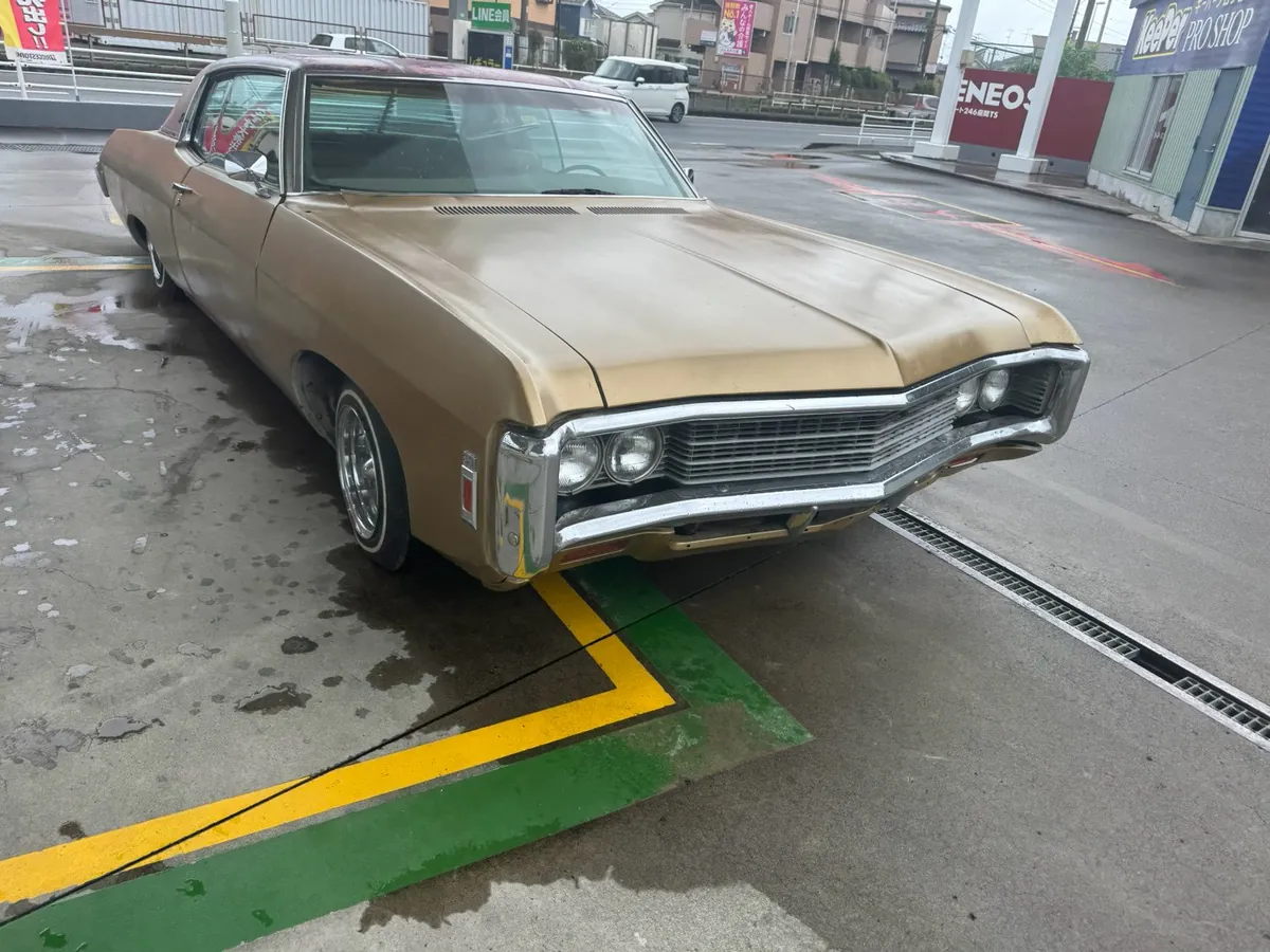 Chevrolet Impala Custom Coupe（ゴールド / 2ドアクーペ）