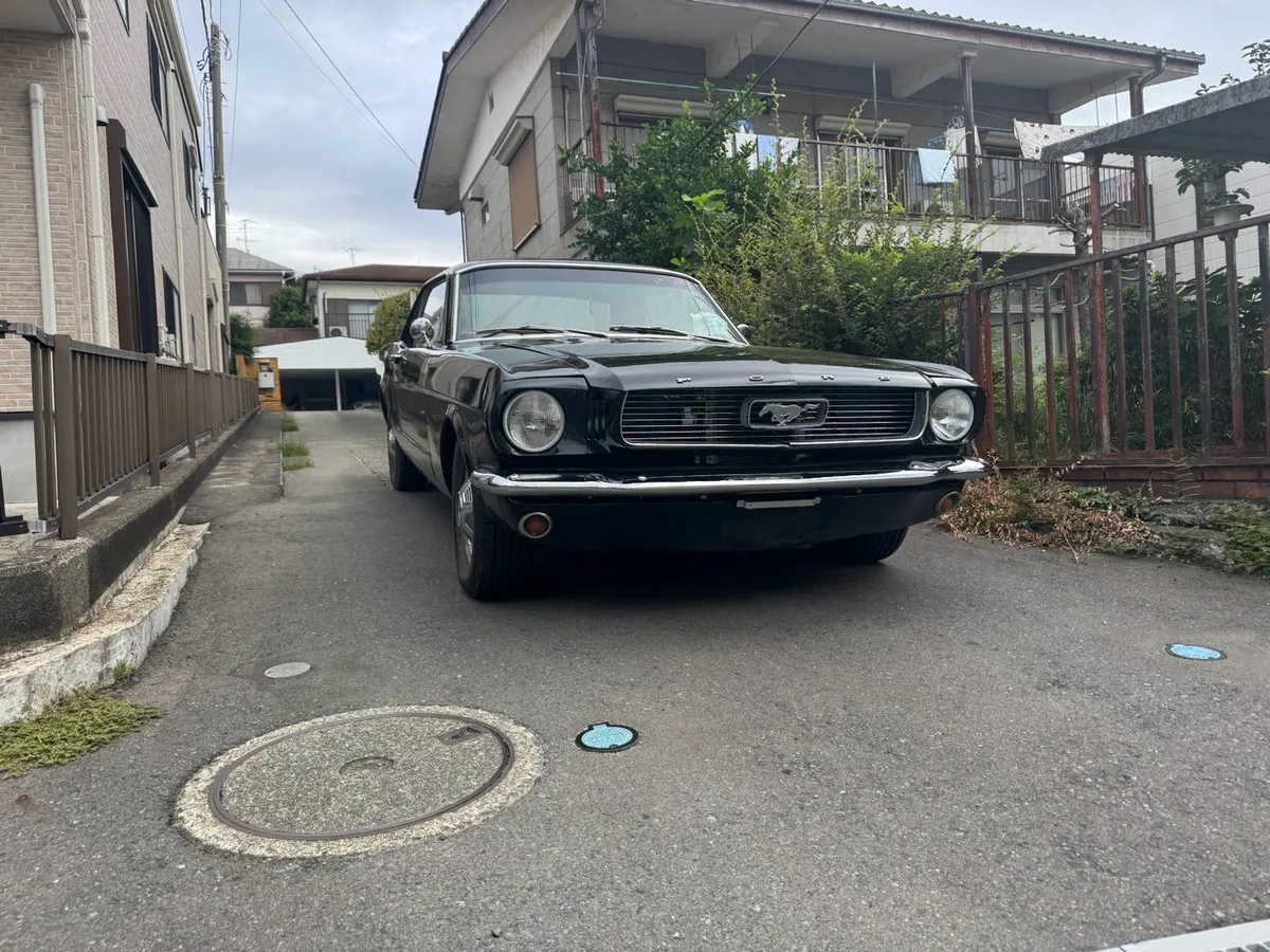 Ford Mustang（ブラック / ハードトップ）