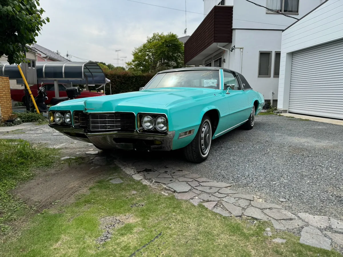 Ford Thunderbird（ターコイズ / ランドウトップ）